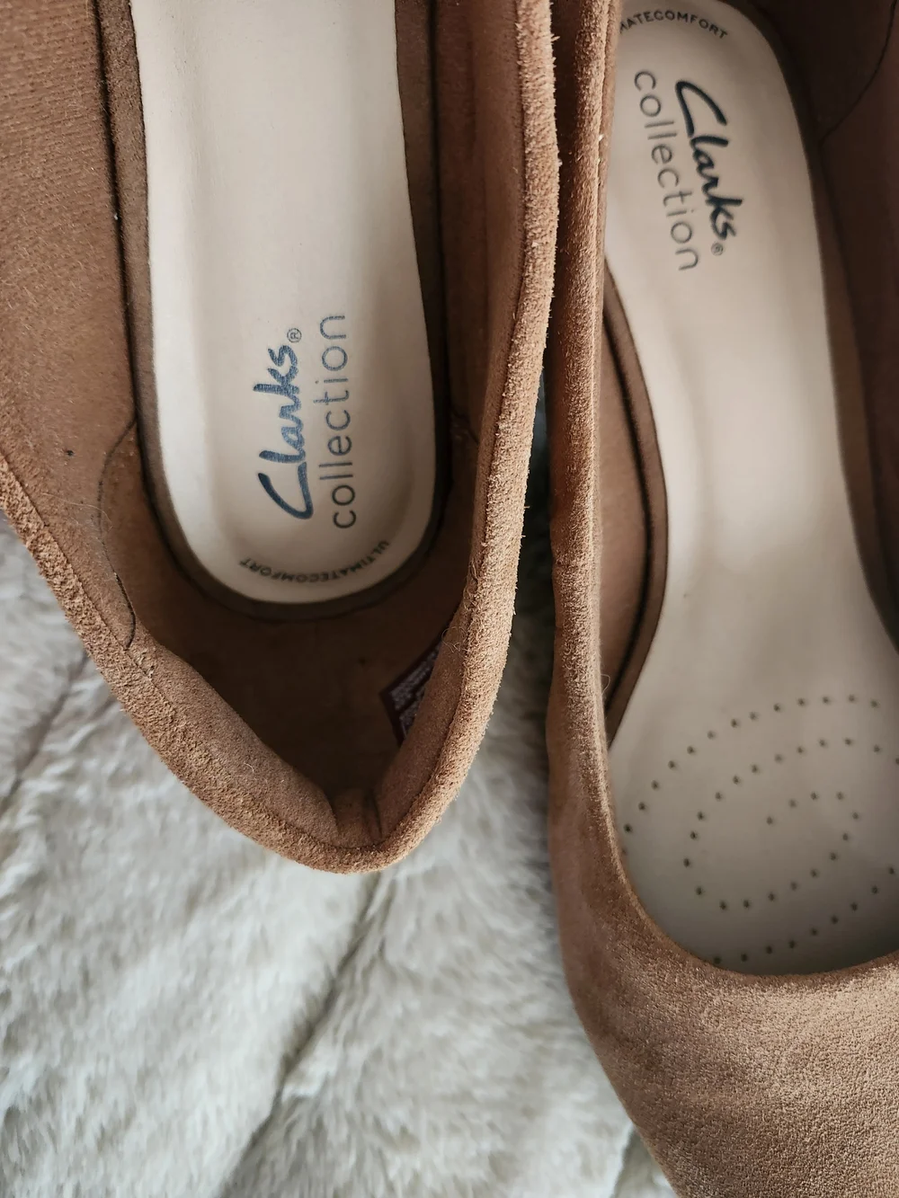 9W Clarks Collection Women's Tan Suede Pointed Toe Block Heel Pump